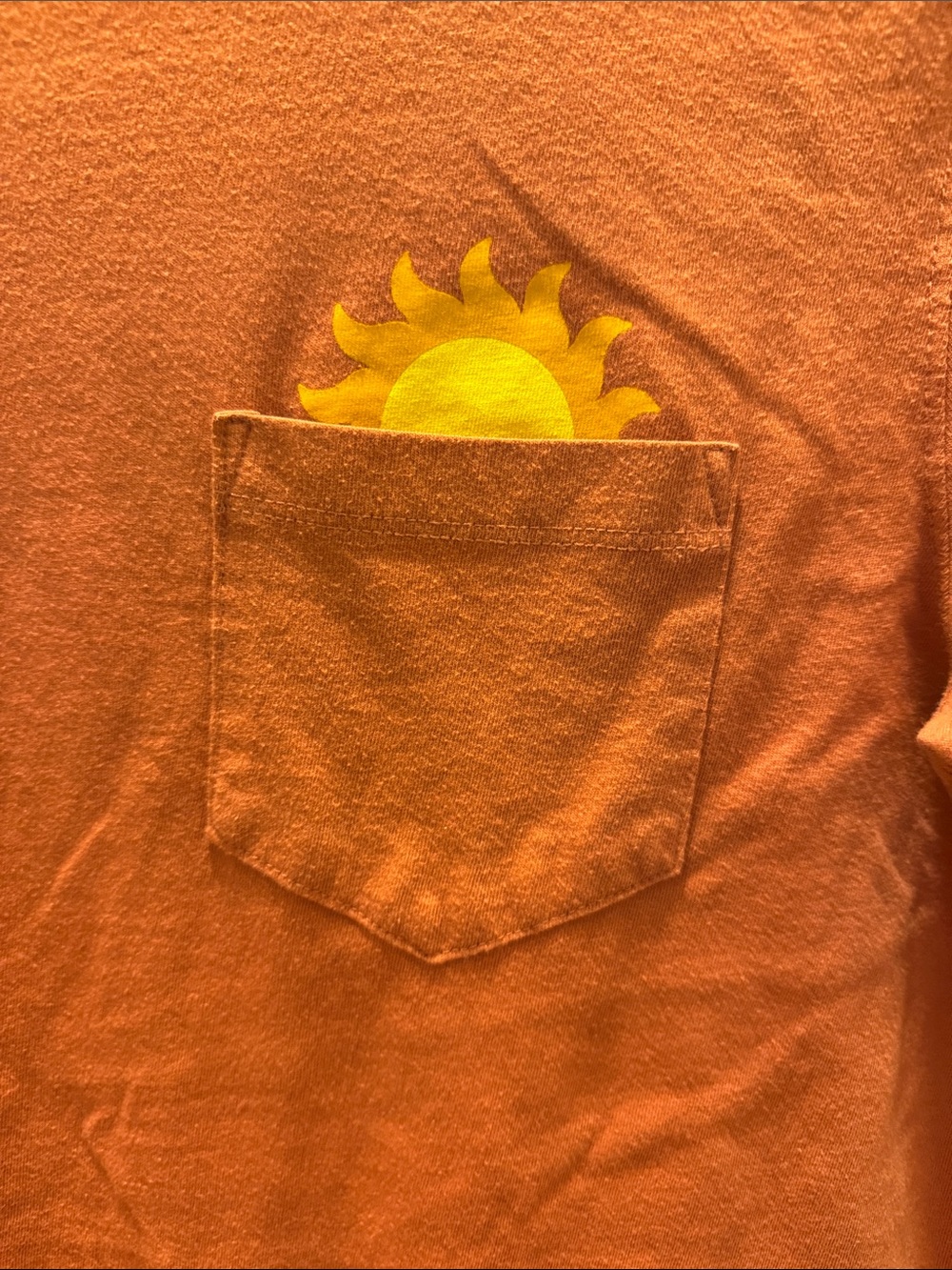 Old Navy Women’s Rust Red Short-Sleeve Pocket Tee with Sun Graphic (S) - Picture 2 of 5